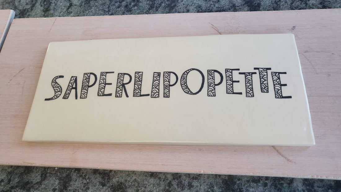 Plaque de maison en grès émaillé pour le Domaine Saperlipopette