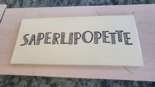 Plaque de maison en grès émaillé pour le Domaine Saperlipopette